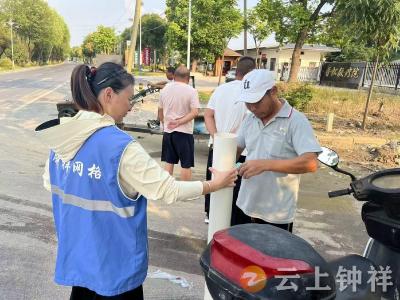 郢中街道划子口社区：党员干部与网格员携手 助力快速修复下水管道