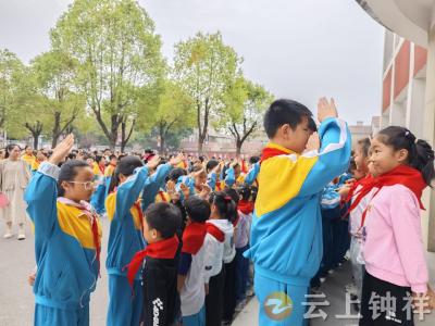 划子口小学举行少先队入队仪式