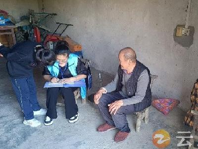 钟祥市东桥镇团山村网格员入户走访低保户网格助力暖人心