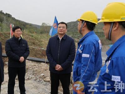 李鹏在胡集镇调研软弱涣散村整顿提升  磷石膏综合利用  民生实事等工作