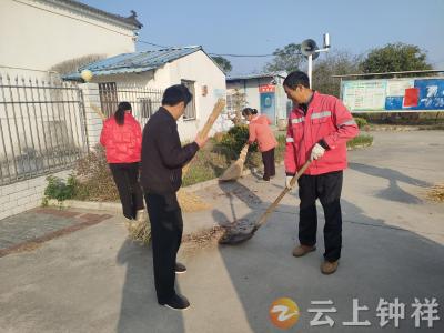 钟祥市东桥镇团山村开展“清洁家园”活动