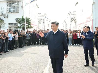 习近平在湖北考察调研 