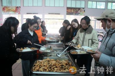 洋梓中学：共享“食”光 呵护成长