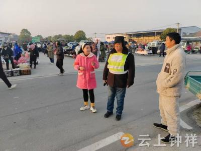 旧口镇：交通劝导 护航群众出行平安