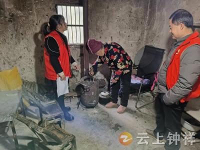张集镇黄祠村：“格格”筑起安全网 助力村民过暖冬