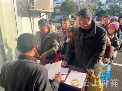 东桥镇永隆村：免费发放农药 助民增产增收