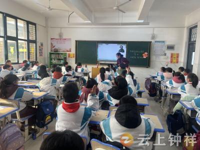 钟祥市大柴湖实验小学：城区送教传薪火 乡镇教研启新程