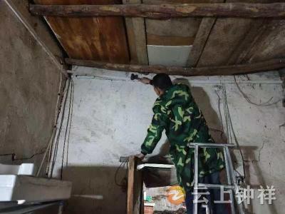 网格员化身“电工” 贴心服务解民忧