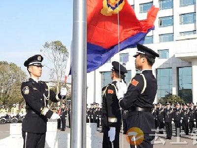 钟祥市公安局举行庆祝2025年“中国人民警察节”升警旗暨春节安保治安巡逻防控仪式