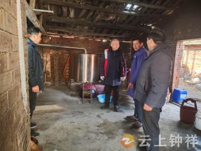 冷水镇网格员助力安全隐患排查