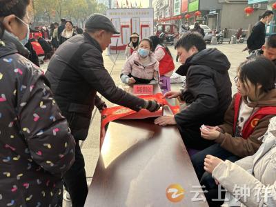 钟祥市残联：以笔为翼书春韵 挥毫泼墨送祝福