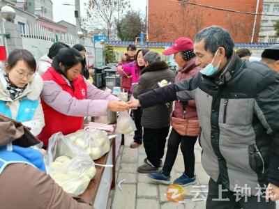 柴湖镇柴湖社区开展“情暖腊八 爱满社区”志愿服务活动