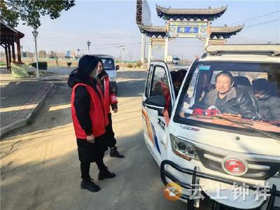 积分 “加码”——东桥镇永隆村筑牢交通安全防线