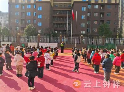 警园联动——钟祥市石城幼儿园上好开学安全“第一课”