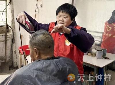 石牌镇有家“六元”理发店 