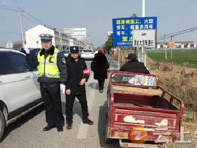 石牌镇曾台村：交通劝导 守护村民出行安全