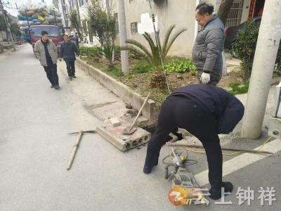皇庄街道董家巷社区：网格员速解水管漏水难题 获居民点赞