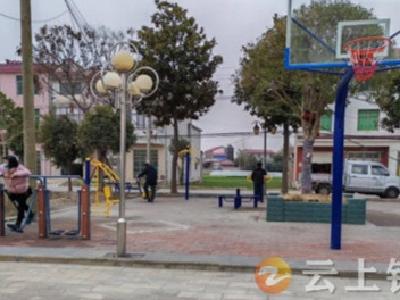 石牌镇三喜村：修建小广场 点亮大幸福