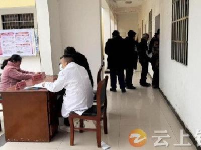 石牌镇胡冲村：免费体检惠老人 贴心服务暖民心