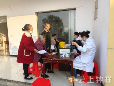 东桥镇清明村开展免费健康体检活动