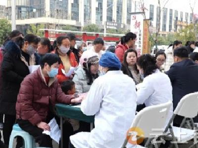 钟祥市人民医院走进桃花村社区开展