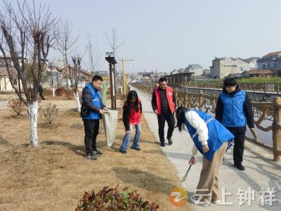 旧口镇“河小青”助力河湖保护