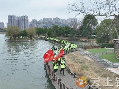 钟祥：近百名志愿者践行雷锋精神  扮靓莫愁湿地