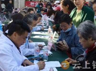 钟祥市人民医院走进老年大学开展义诊活动