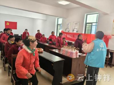 客店镇社工站开展“春暖花开 约会女神”主题活动