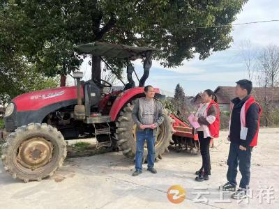 网格员化身“防火卫士” 守护清明绿色家园