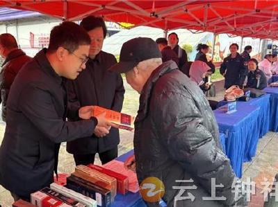 钟祥市烟草专卖局开展“3·15”国际消费者权益日宣传活动