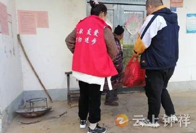 客店镇南庄村开展走访慰问高龄老人活动