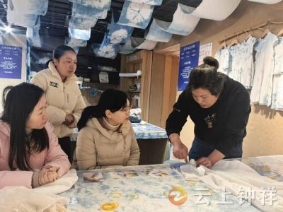 钟祥市委老干部局：庆“三八”巾帼展风华，扎染布上绘新章