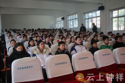 洋梓镇：法治教育进校园 筑牢安全防护网