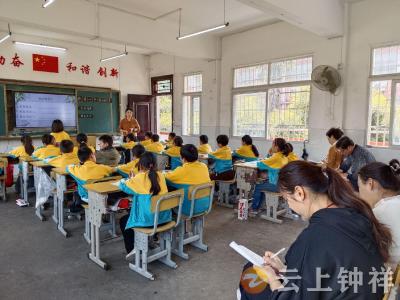 洋梓镇中山中学：深化“放管服”磨课促成长