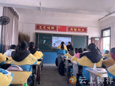 磷矿实验学校：推门听课促提升 课堂把脉助成长
