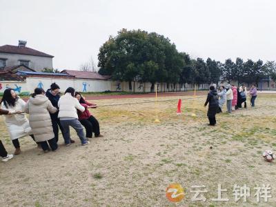 磷矿实验学校：“三八”节日氛围浓 巾帼教师展风采