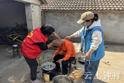 磷矿镇社工站：关爱弱势群体 春日暖心陪伴