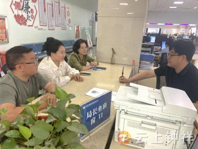 钟祥市交通运输局开展“坐窗口”活动 优化政策解民忧