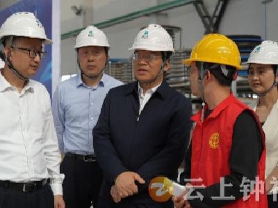 冯家欣来钟祥调研工会工作