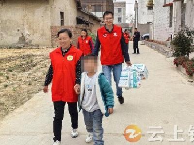 石牌镇石牌社区清明送关怀 温暖守护失能群体