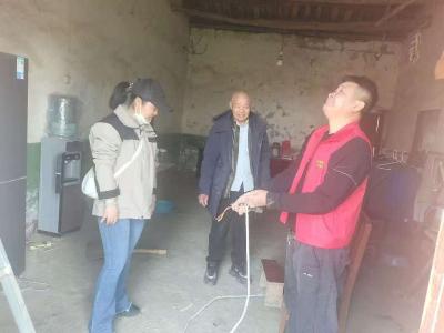长滩镇：暖心守护“电路”与“心路” 为空巢老人排忧解难