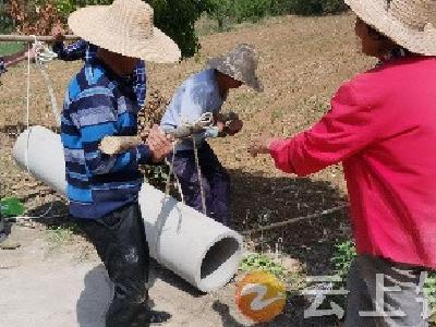 石牌镇何巷村：疏通沟渠解民忧 保障生产获赞誉
