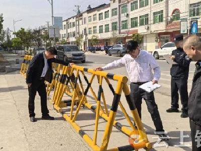 石牌镇多部门联合排查校园安全隐患