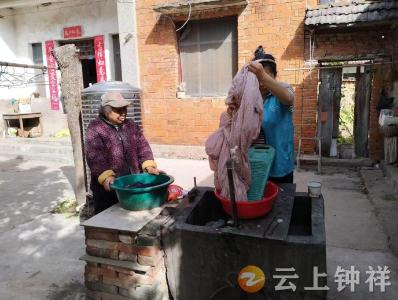长寿镇社工站：居家有爱常相伴 社工贴心送暖来
