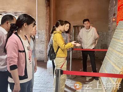 钟祥市机关幼儿园：探访红色杨畈 争当育人先锋
