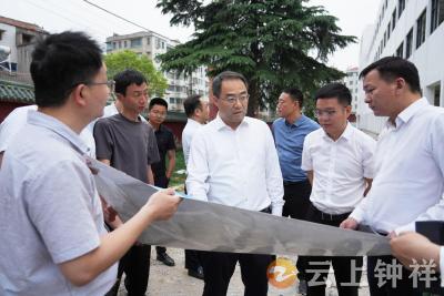 张勇调研检查企业安全生产、土地开发及宗教场所活动等工作