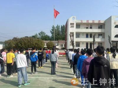 钟祥市文集镇青星小学师生共同签订“防溺水”承诺书筑牢家校“安全网”