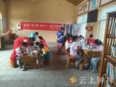 客店镇社工站开展“爱心相伴 快乐六一”关爱困境儿童活动