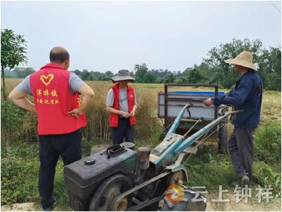 洋梓镇：“三员”发力 筑牢秸秆禁烧“防火墙”